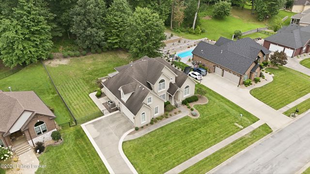 9713 Secretariat Dr, Louisville, KY 40214
