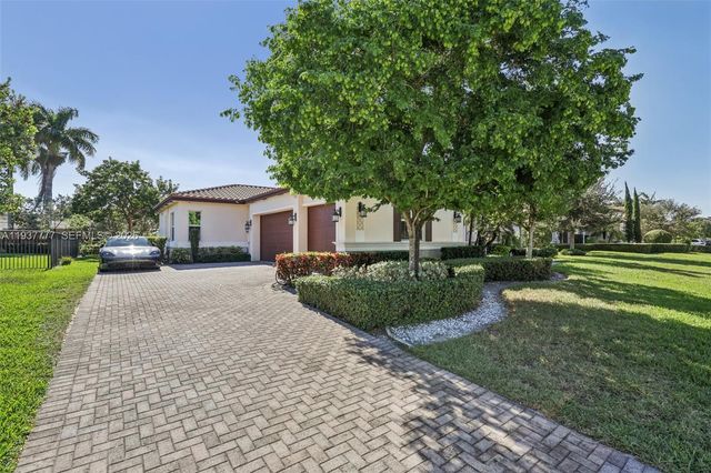 6432 SW 55th Pl, Davie, FL 33314