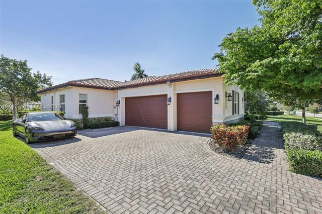 6432 SW 55th Pl, Davie, FL 33314