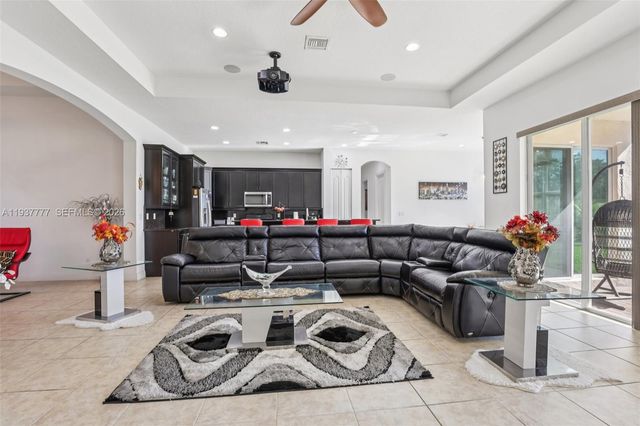 6432 SW 55th Pl, Davie, FL 33314