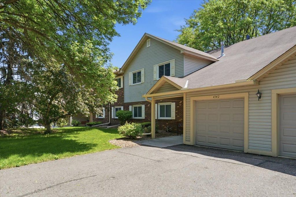 4342 Buckingham Court 1605, Vadnais Heights, MN 55127 — photo 2