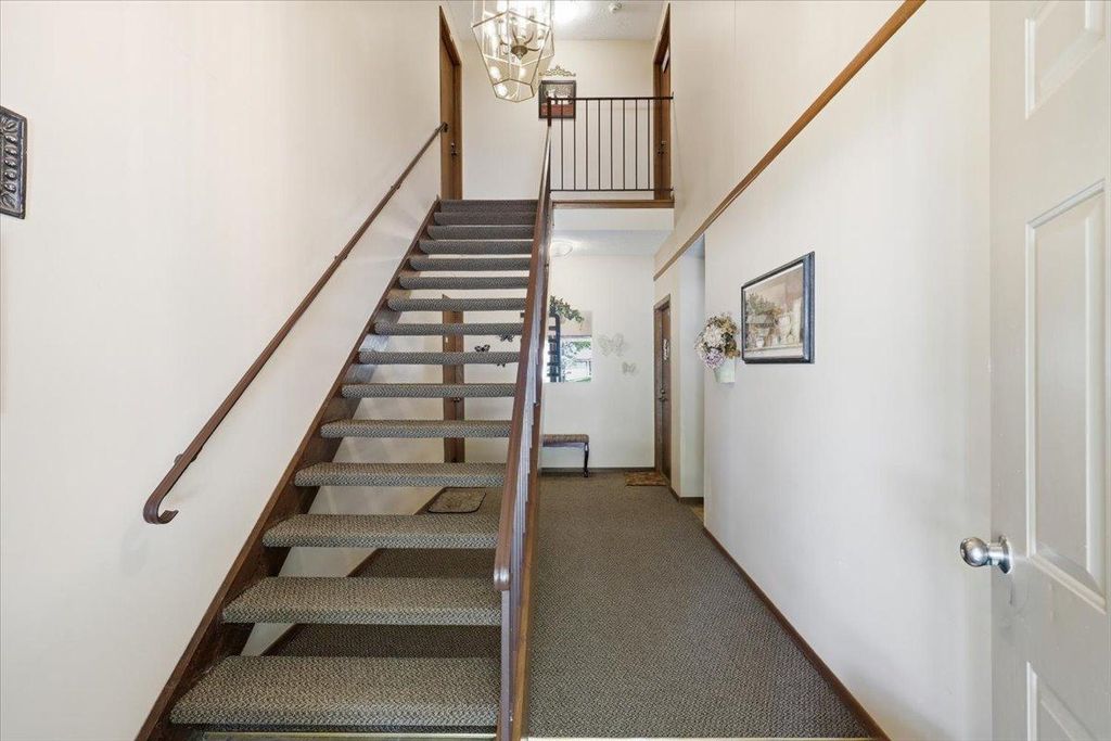 4342 Buckingham Court 1605, Vadnais Heights, MN 55127 — photo 3