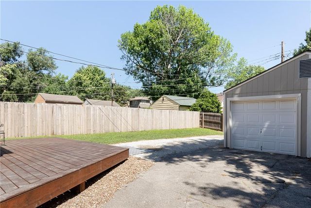 724 E 72nd Street, Kansas City, MO 64131