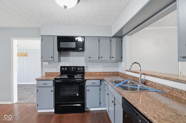 371 S Hendricks Drive, Greenwood, IN 46142