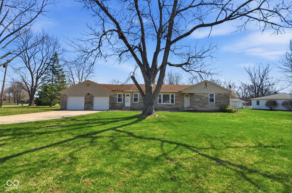 371 S Hendricks Drive, Greenwood, IN 46142