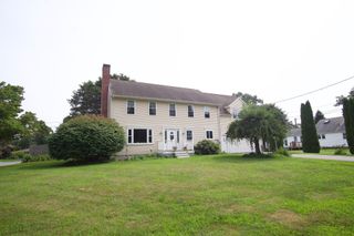 4 Williams Rd, Sturbridge, MA 01566