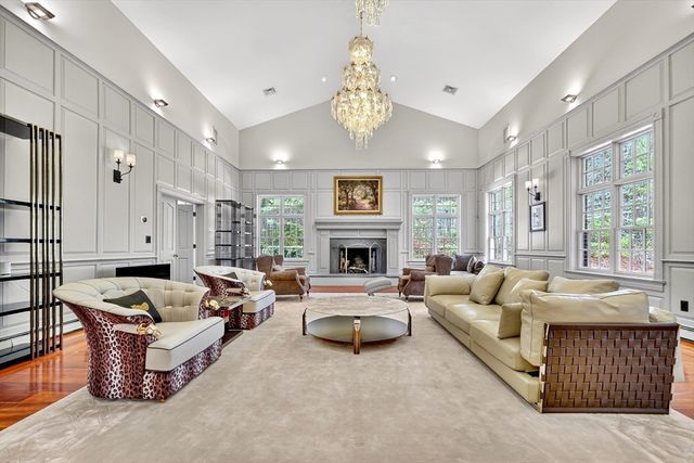 451 Wellesley St, Weston, MA 02493