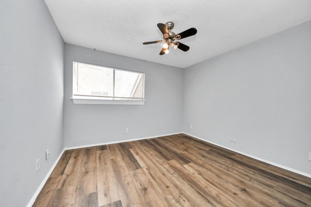 6601 Sands Point Drive 30, Houston, TX 77074