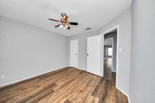 6601 Sands Point Drive 30, Houston, TX 77074