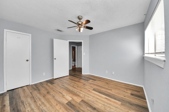 6601 Sands Point Drive 30, Houston, TX 77074