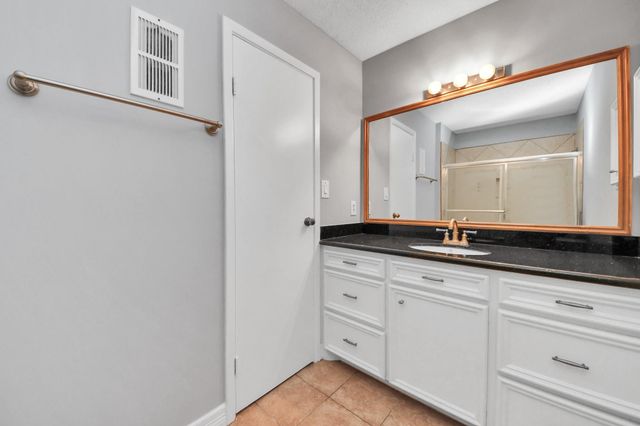 6601 Sands Point Drive 30, Houston, TX 77074