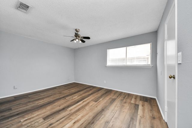 6601 Sands Point Drive 30, Houston, TX 77074