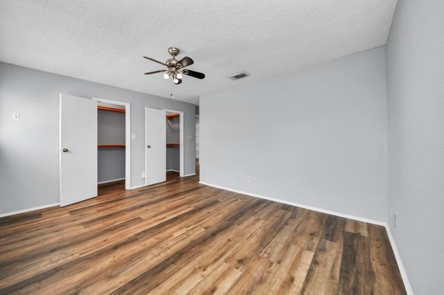 6601 Sands Point Drive 30, Houston, TX 77074