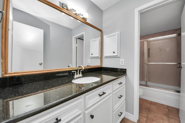 6601 Sands Point Drive 30, Houston, TX 77074