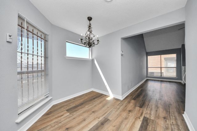 6601 Sands Point Drive 30, Houston, TX 77074