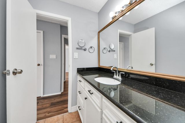 6601 Sands Point Drive 30, Houston, TX 77074