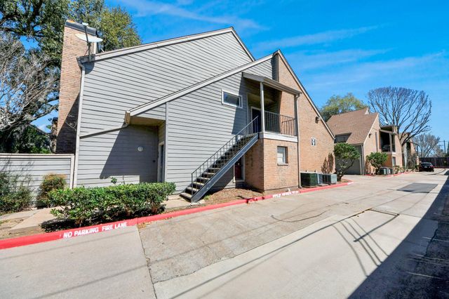 6601 Sands Point Drive 30, Houston, TX 77074