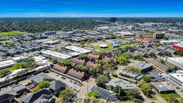 6601 Sands Point Drive 30, Houston, TX 77074