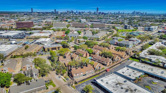 6601 Sands Point Drive 30, Houston, TX 77074