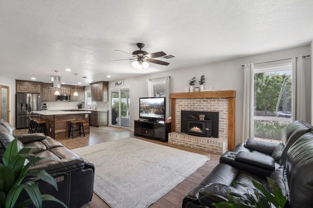 6412 Harper Court NE, Albuquerque, NM 87109