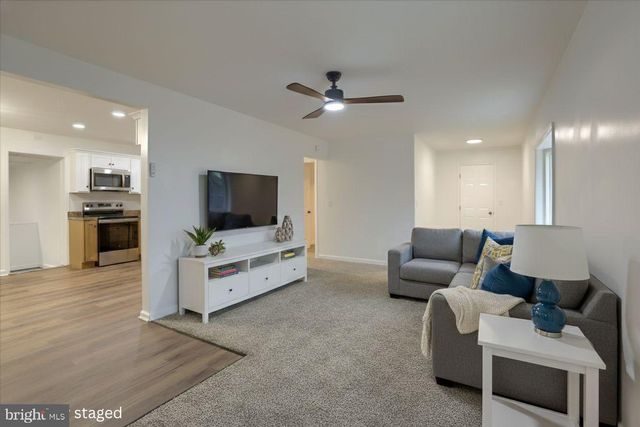 38 STANLEY, New Oxford, PA 17350