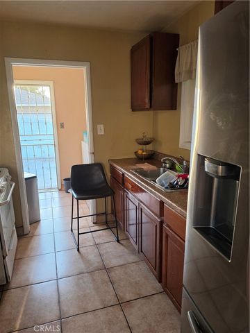 1906 S Broadway, Santa Ana, CA 92707