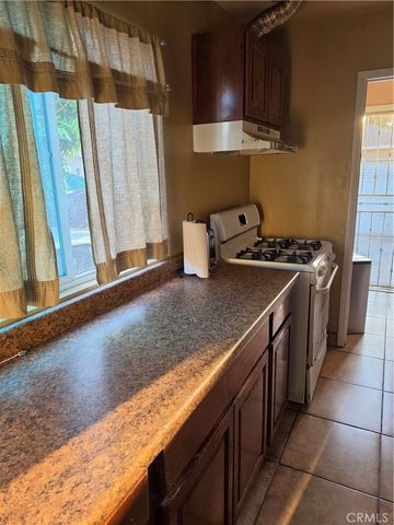 1906 S Broadway, Santa Ana, CA 92707