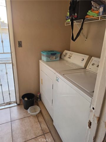 1906 S Broadway, Santa Ana, CA 92707
