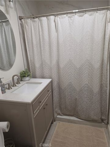 1906 S Broadway, Santa Ana, CA 92707