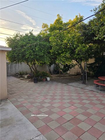 1906 S Broadway, Santa Ana, CA 92707