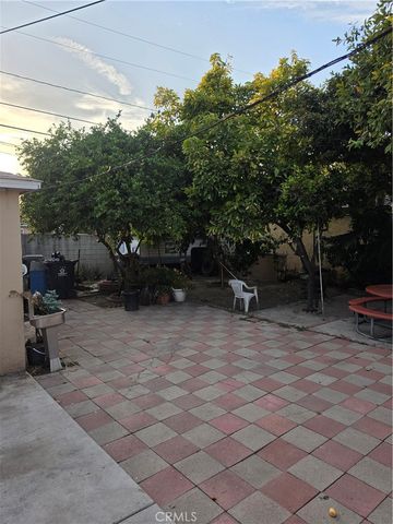 1906 S Broadway, Santa Ana, CA 92707