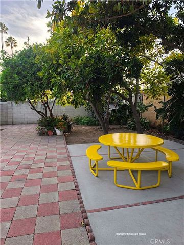 1906 S Broadway, Santa Ana, CA 92707