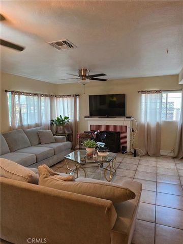 1906 S Broadway, Santa Ana, CA 92707