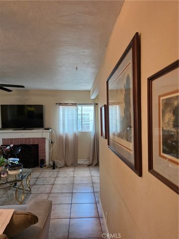 1906 S Broadway, Santa Ana, CA 92707