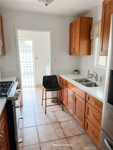 1906 S Broadway, Santa Ana, CA 92707
