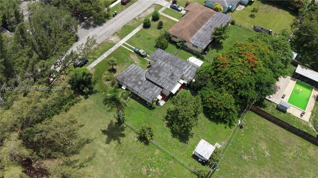 27 NW 18th St, Homestead, FL 33030