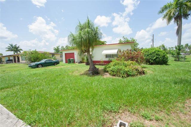 27 NW 18th St, Homestead, FL 33030