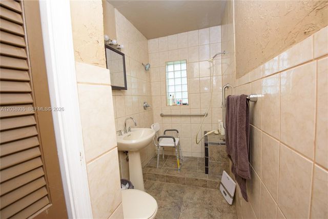 27 NW 18th St, Homestead, FL 33030