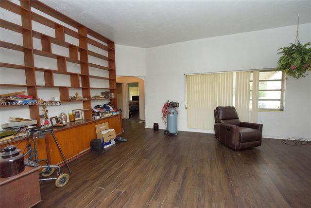 27 NW 18th St, Homestead, FL 33030
