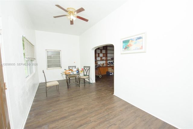27 NW 18th St, Homestead, FL 33030