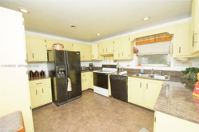 27 NW 18th St, Homestead, FL 33030