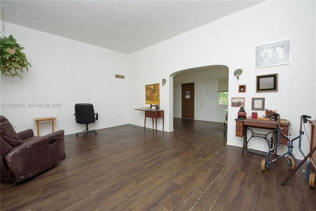 27 NW 18th St, Homestead, FL 33030
