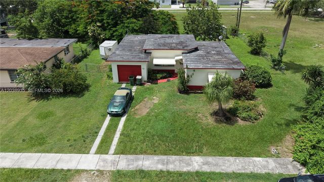 27 NW 18th St, Homestead, FL 33030