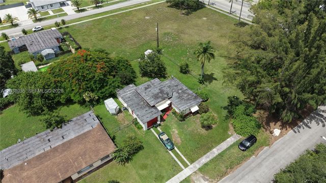 27 NW 18th St, Homestead, FL 33030