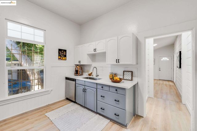 976 34Th St, Oakland, CA 94608