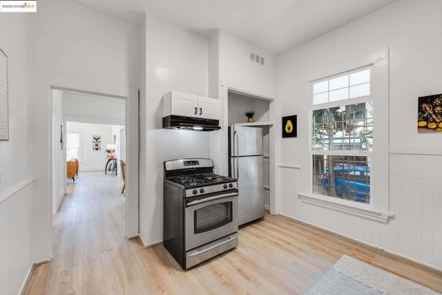 976 34Th St, Oakland, CA 94608