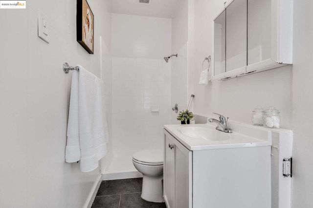 976 34Th St, Oakland, CA 94608