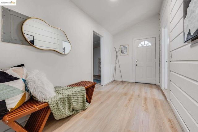 976 34Th St, Oakland, CA 94608