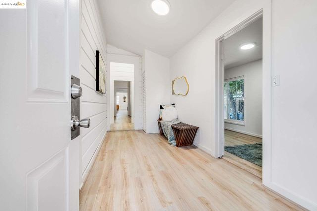 976 34Th St, Oakland, CA 94608
