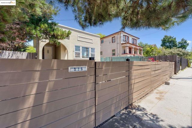 976 34Th St, Oakland, CA 94608